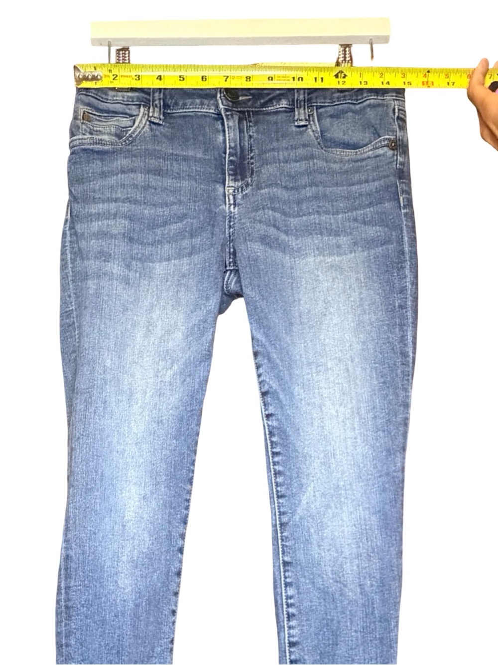 Kut from the Kloth - Size 8 - Carlo Ankle Skinny Jeans - Medium Blue Wash - Picture 3 of 7
